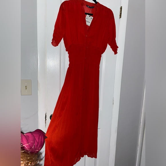 Super cute modest bold red dress from Zara BRAND NEW never worn before - Picture 7 of 8